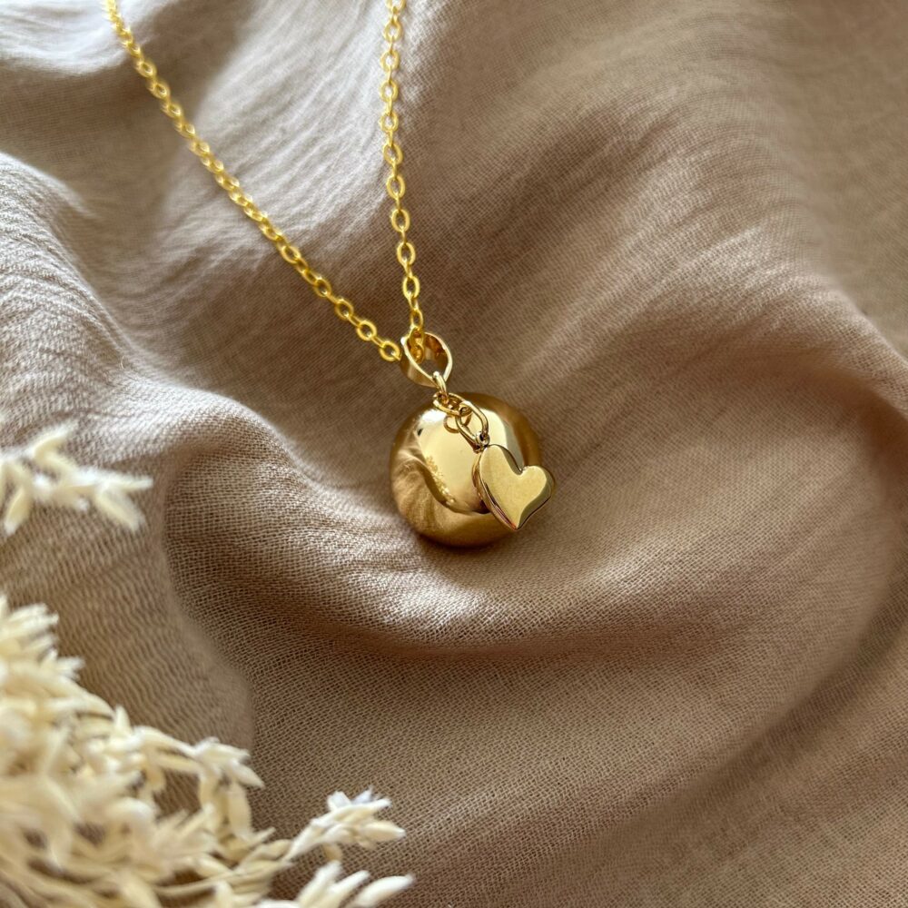 bola de grossesse en or avec chaine et coeur