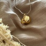 llamador de ángeles de oro Esmée con cordon
