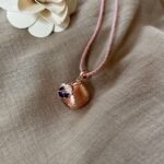 llamador de ángeles Violette de oro rosa con cordon oro rosa