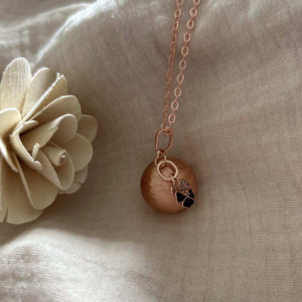 bola de grossesse or rose mat avec breloque