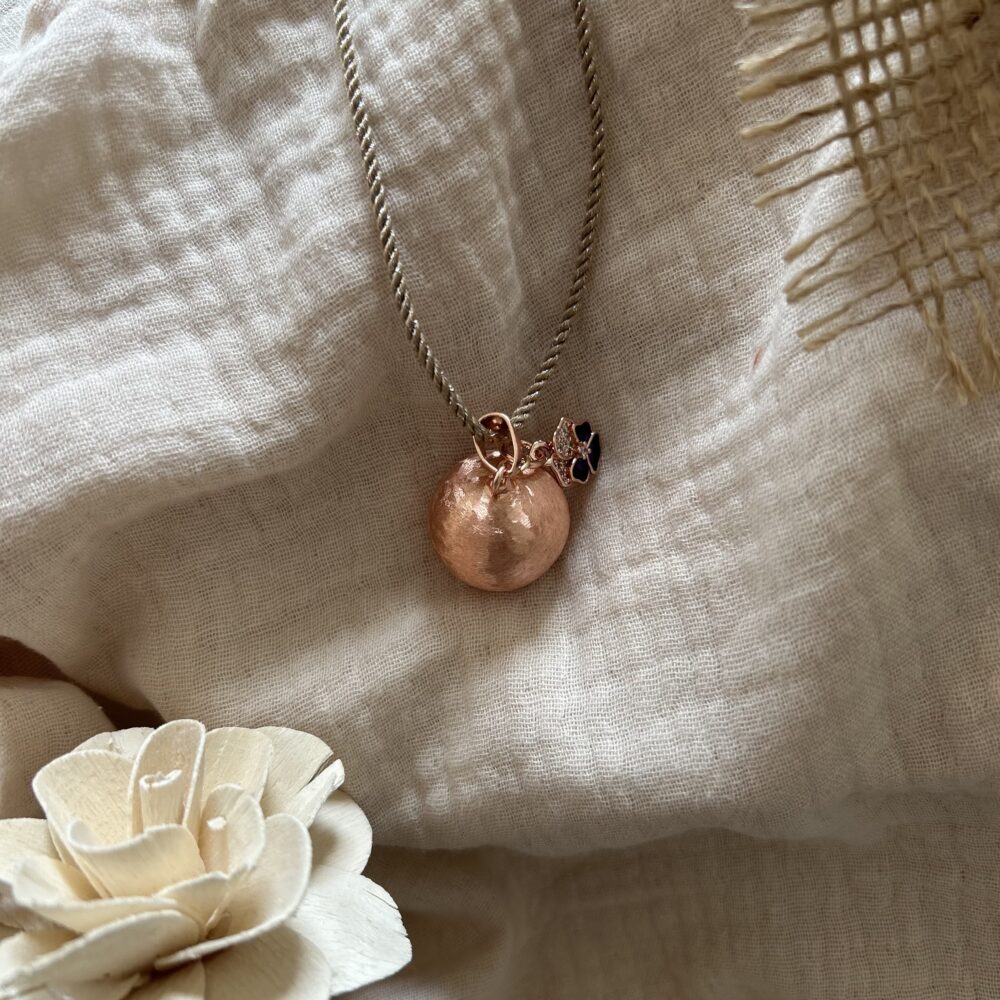 bola de grossesse or rose cordon doré et breloque