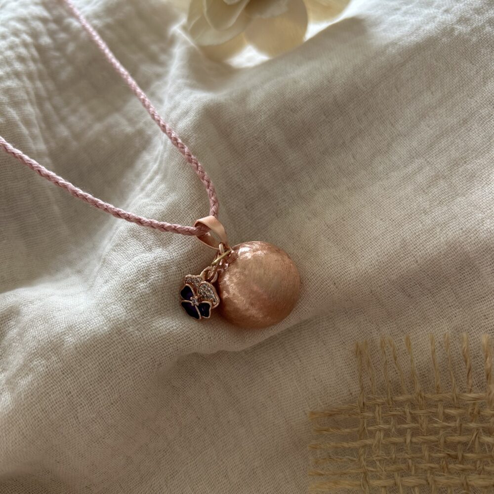 bola de grossesse or rose avec cordon rose
