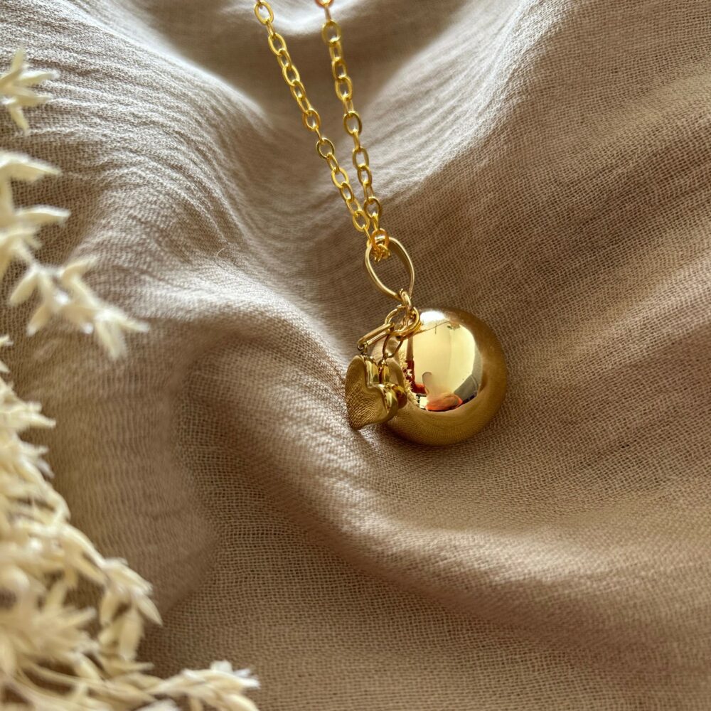 bola de grossesse en or avec chaine et coeur