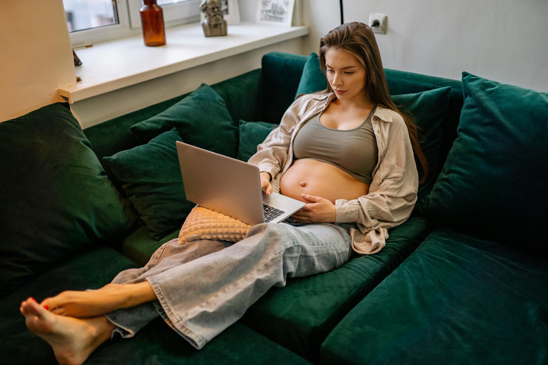 Femme enceinte avec bola de grossesse
