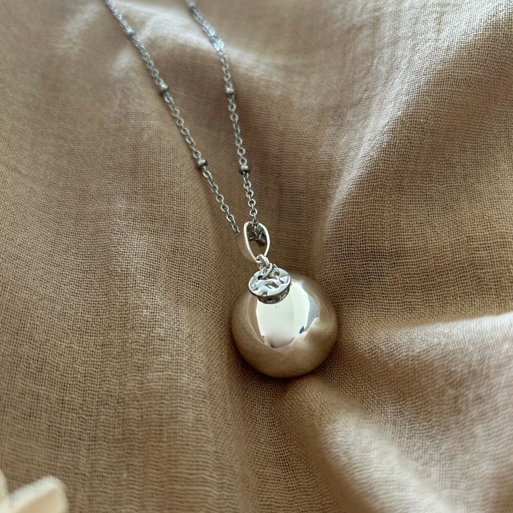 bola de grossesse en argent avec médaille