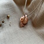 Luma llamador de ángeles de oro rosa con cordón de oro