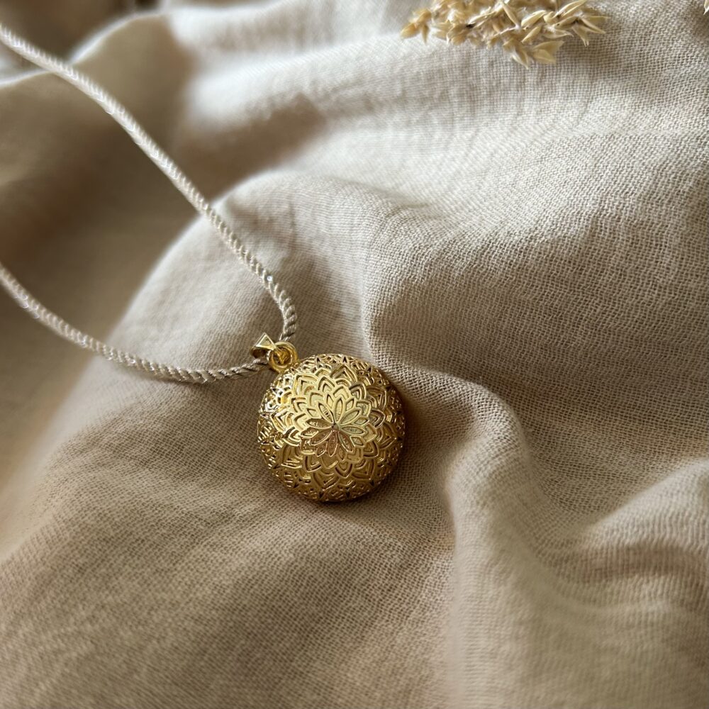 Bola de grossesse or Soléa cordon