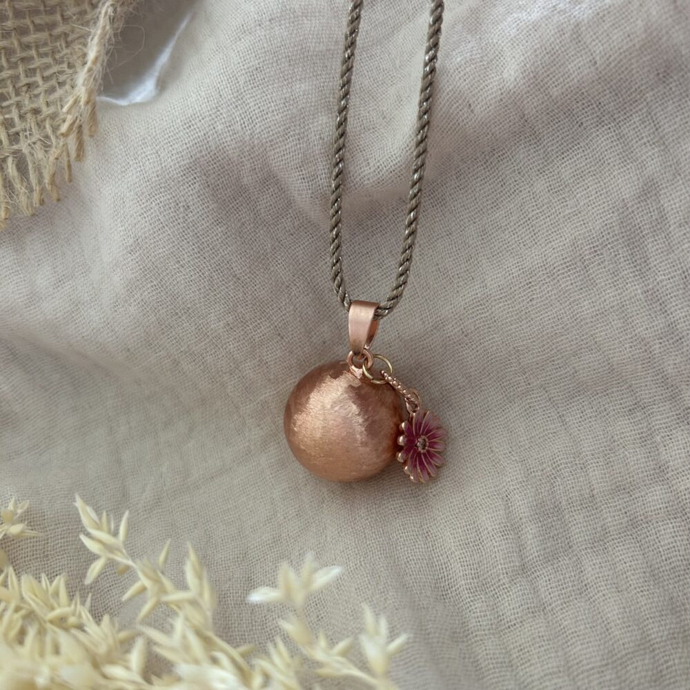 bola de grossesse or rose cordon doré à fleur