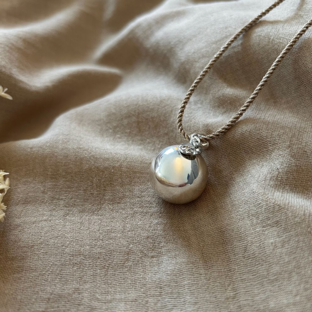 bola d'argento con cavo