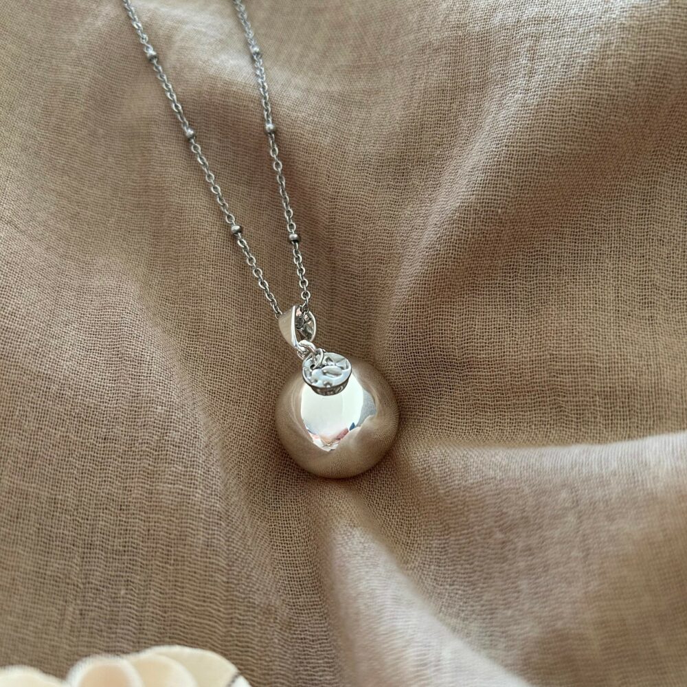 bola de grossesse en argent avec médaille